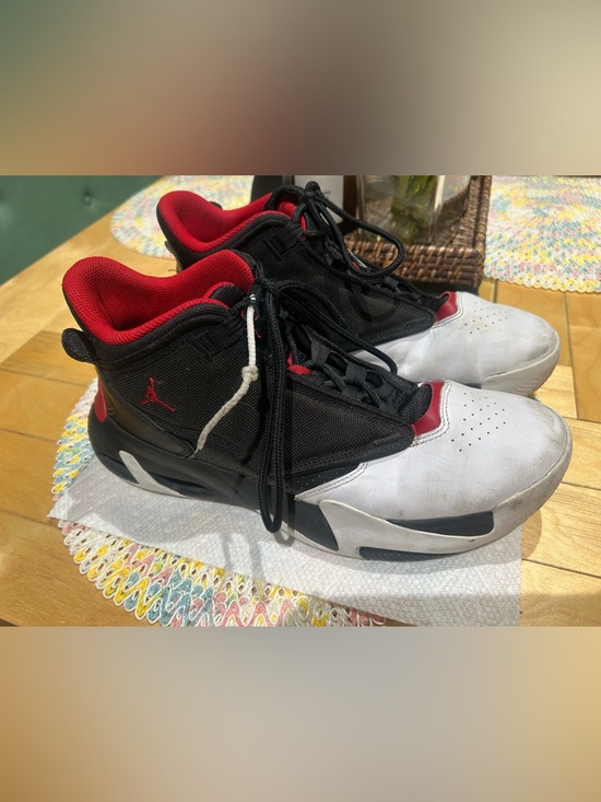Nike Other - Nike Air Jordan Max Aura 4 Black Gym Red White Men’s Size 11